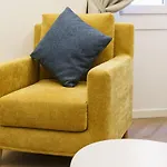 Designer In Oltrarno Apartment