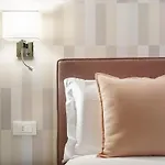 Designer In Oltrarno Apartment