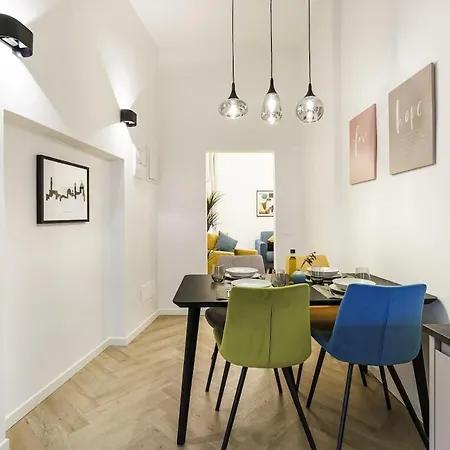 Designer In Oltrarno Apartment Florence