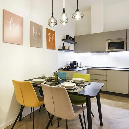 Designer In Oltrarno